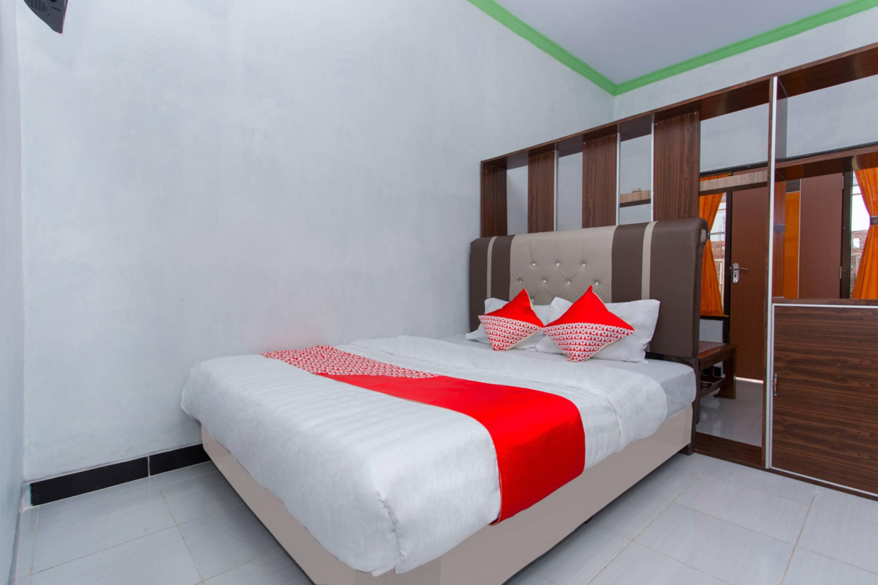 Griya Annisa Hotel Tegal  Buitenkant foto