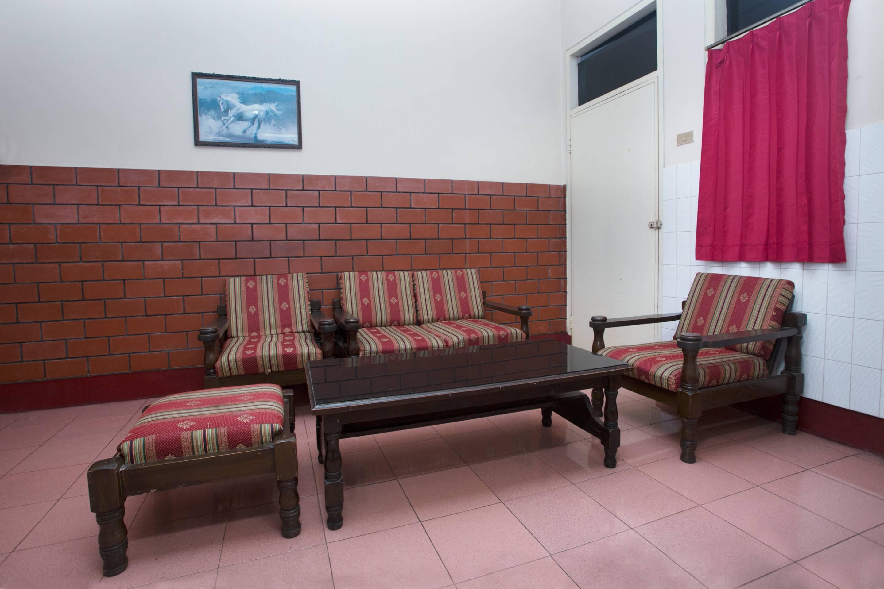 Griya Annisa Hotel Tegal  Buitenkant foto