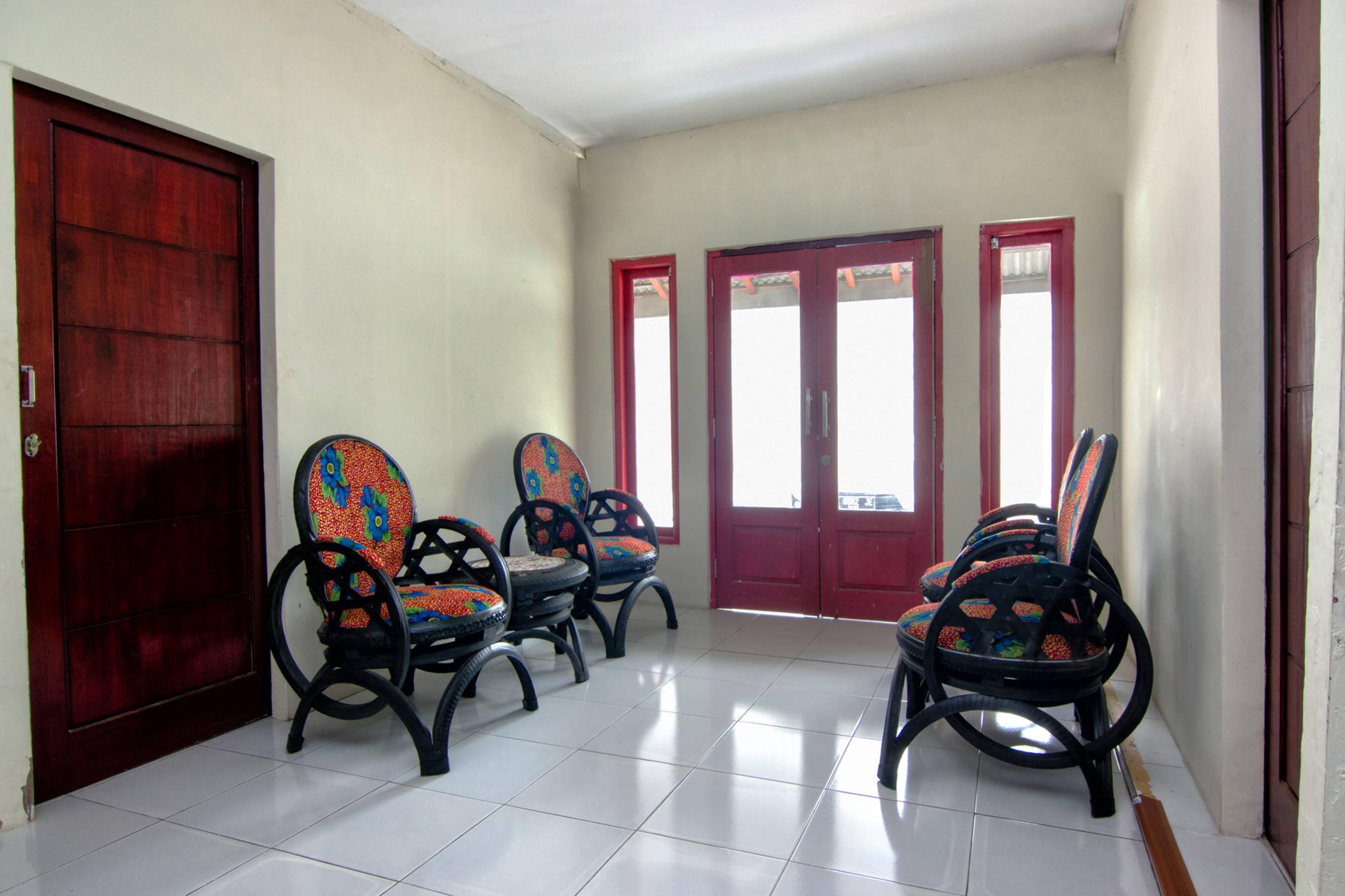 Griya Annisa Hotel Tegal  Buitenkant foto
