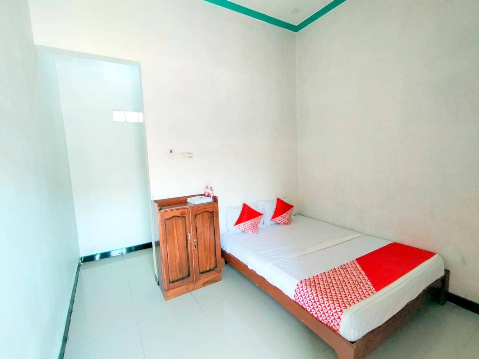Griya Annisa Hotel Tegal  Buitenkant foto