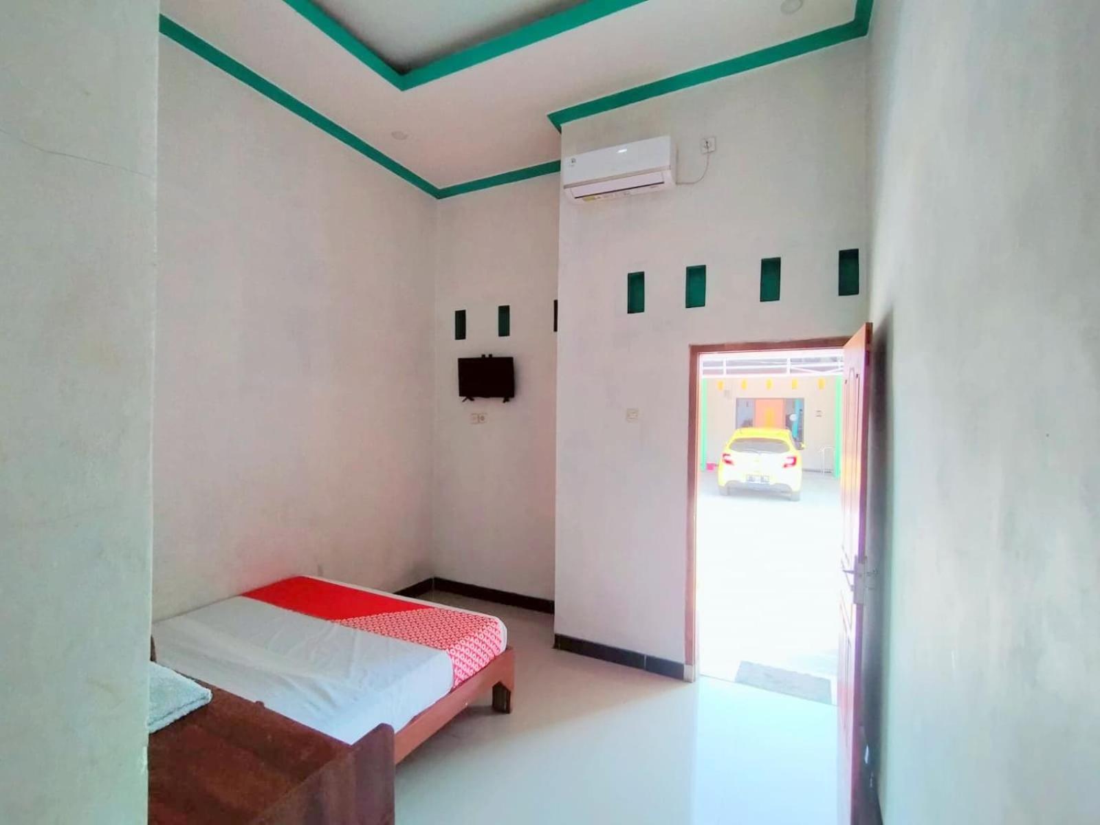 Griya Annisa Hotel Tegal  Buitenkant foto