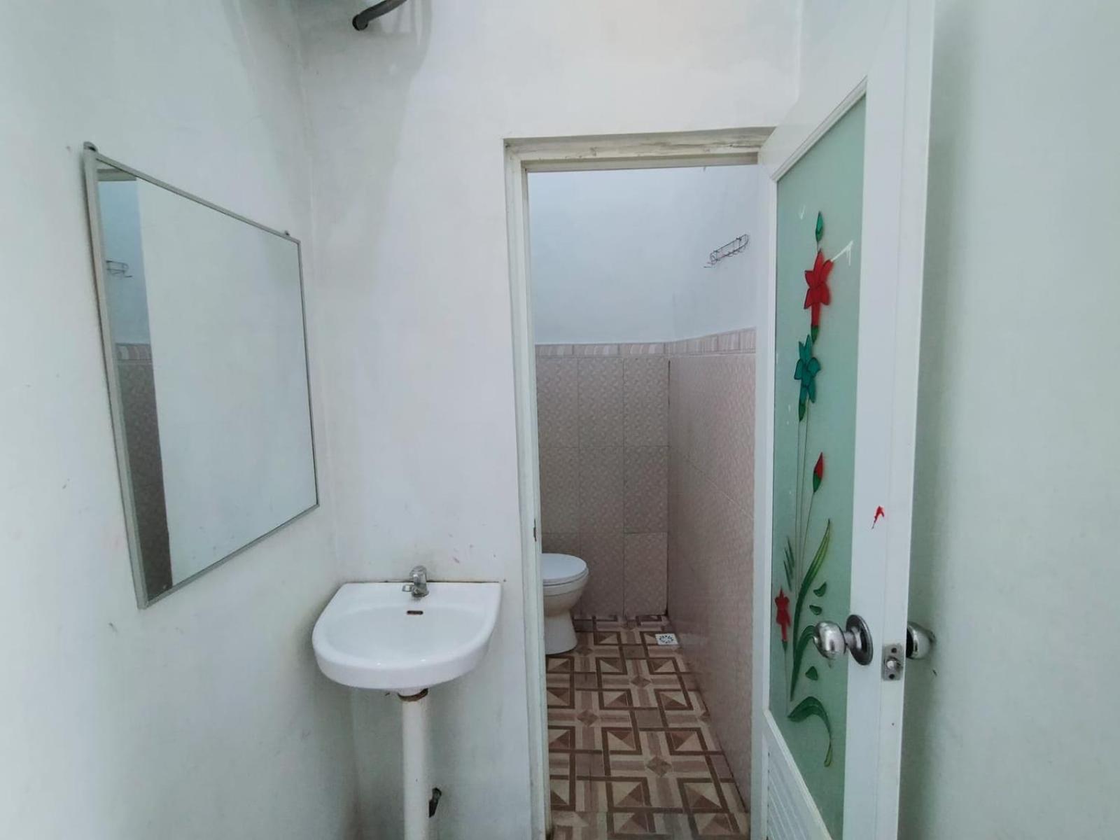 Griya Annisa Hotel Tegal  Buitenkant foto