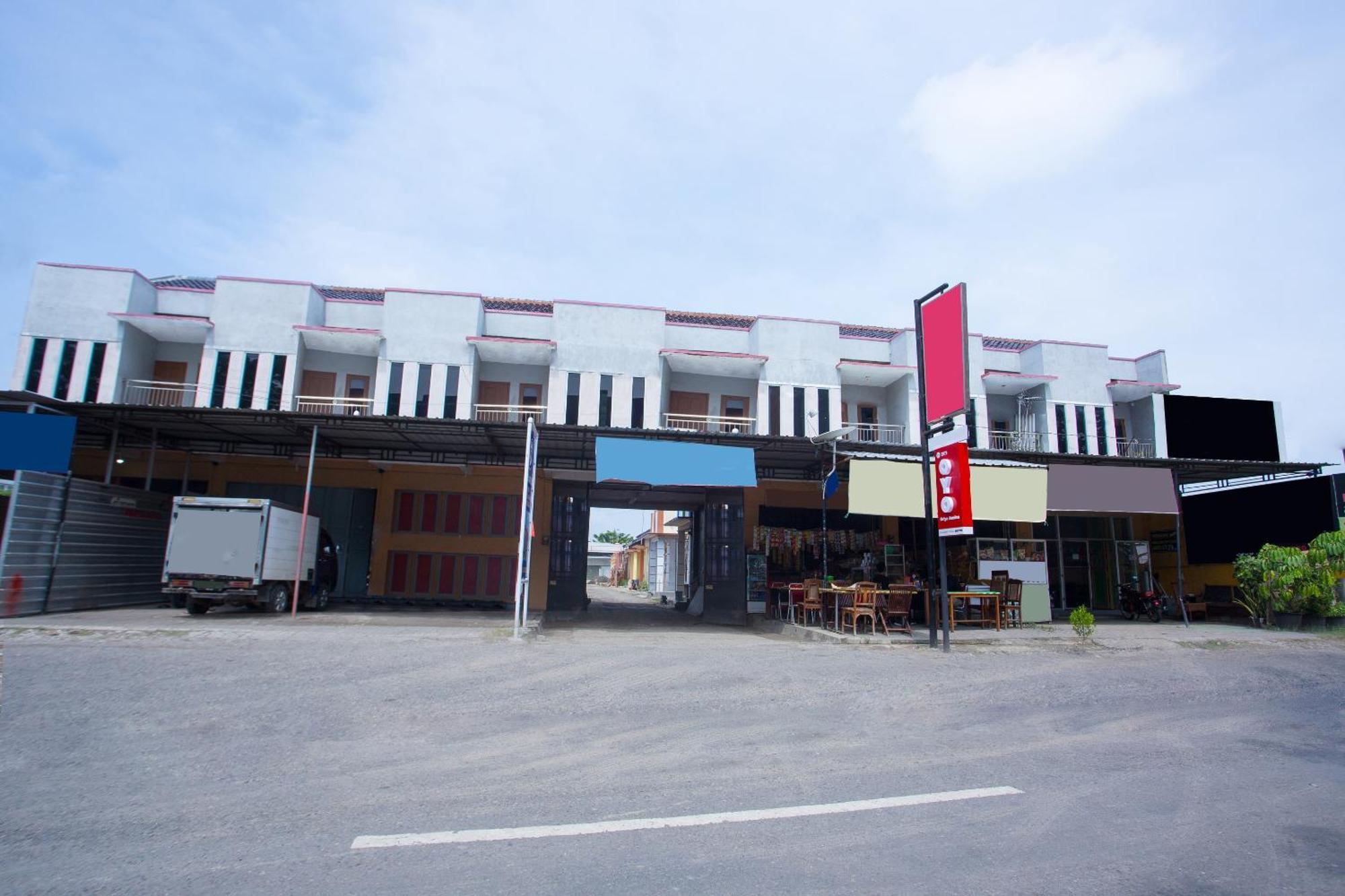 Griya Annisa Hotel Tegal  Buitenkant foto
