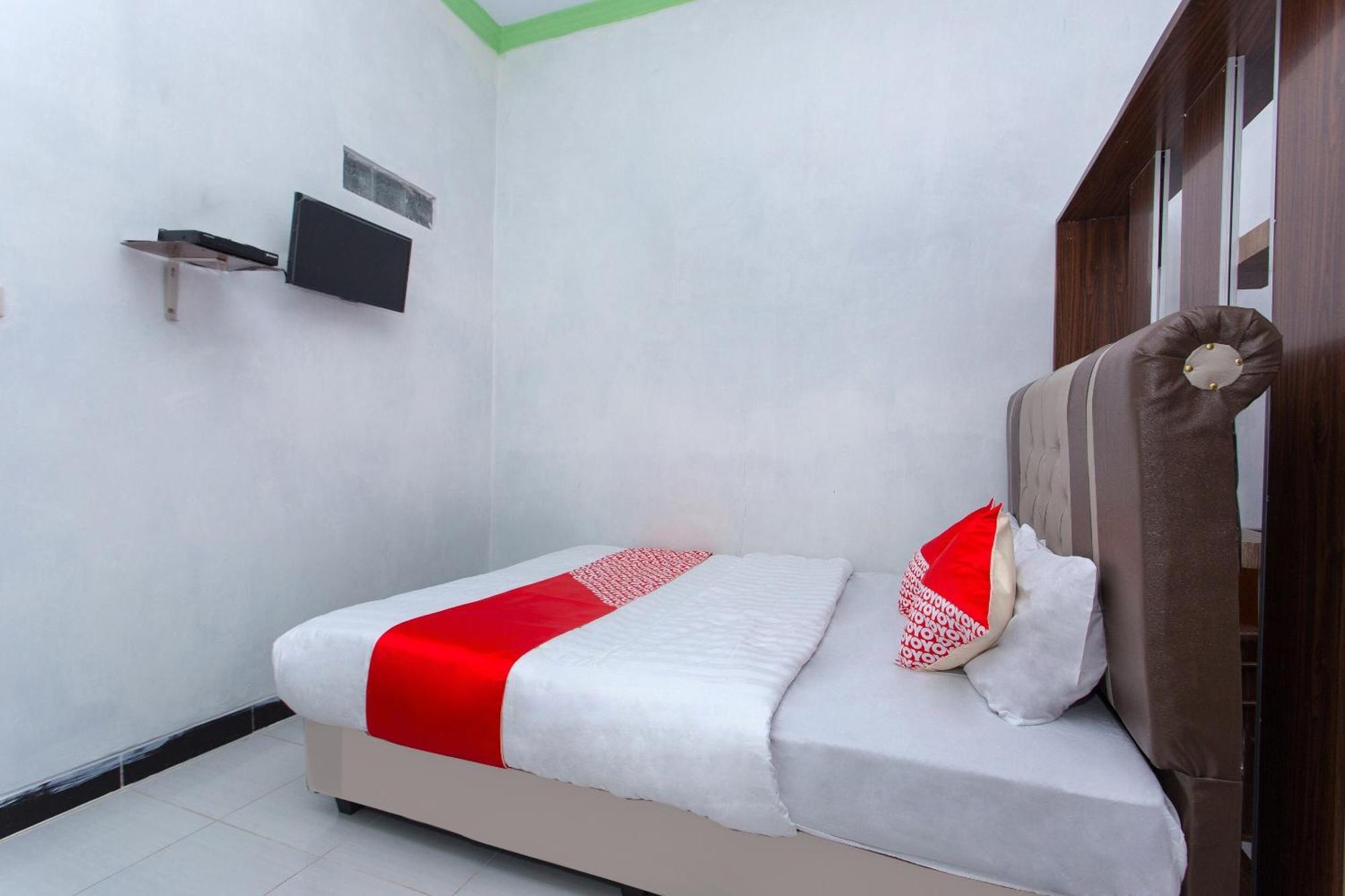 Griya Annisa Hotel Tegal  Buitenkant foto