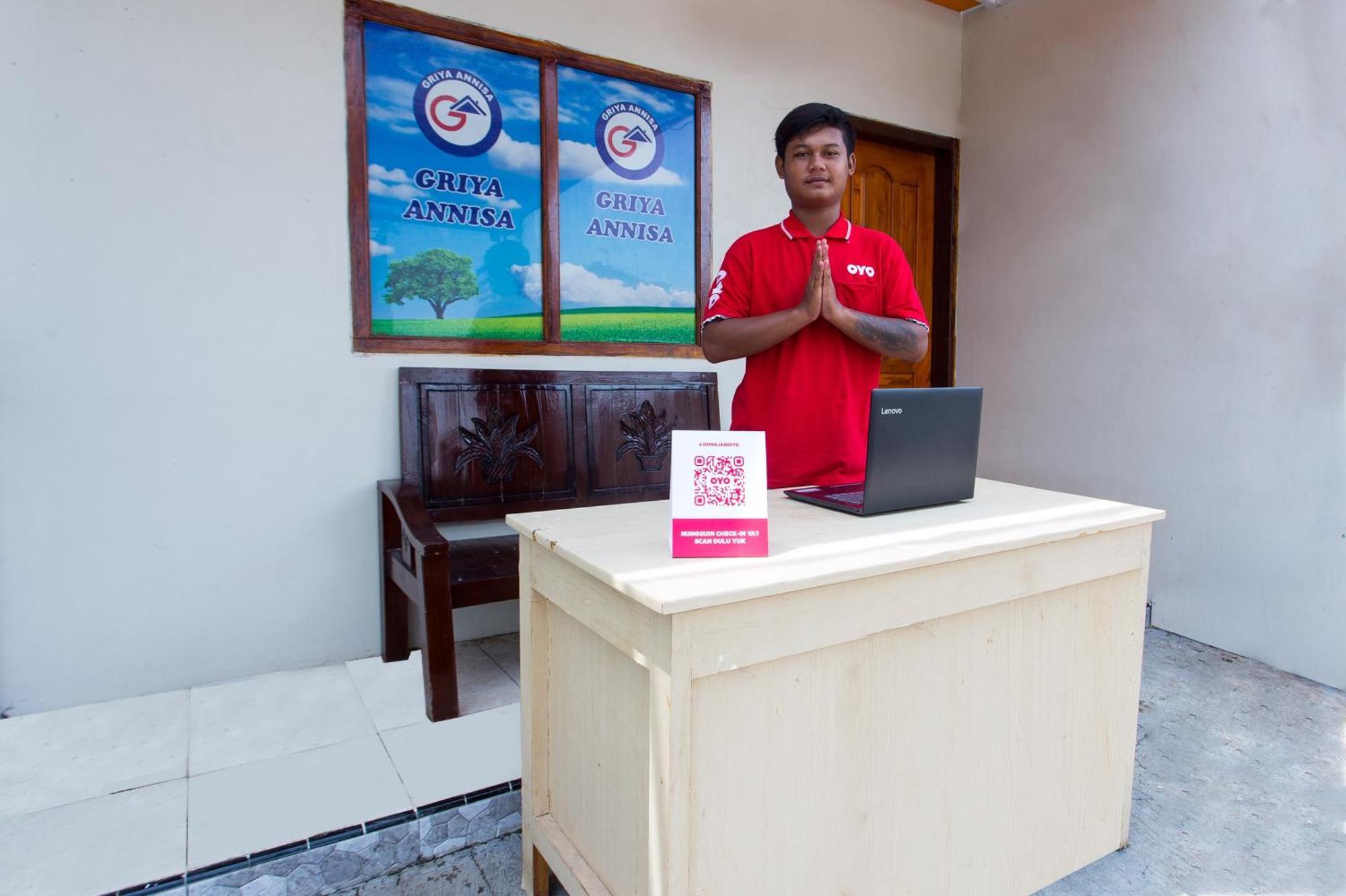 Griya Annisa Hotel Tegal  Buitenkant foto