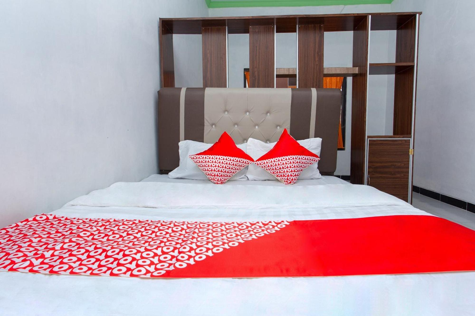 Griya Annisa Hotel Tegal  Buitenkant foto