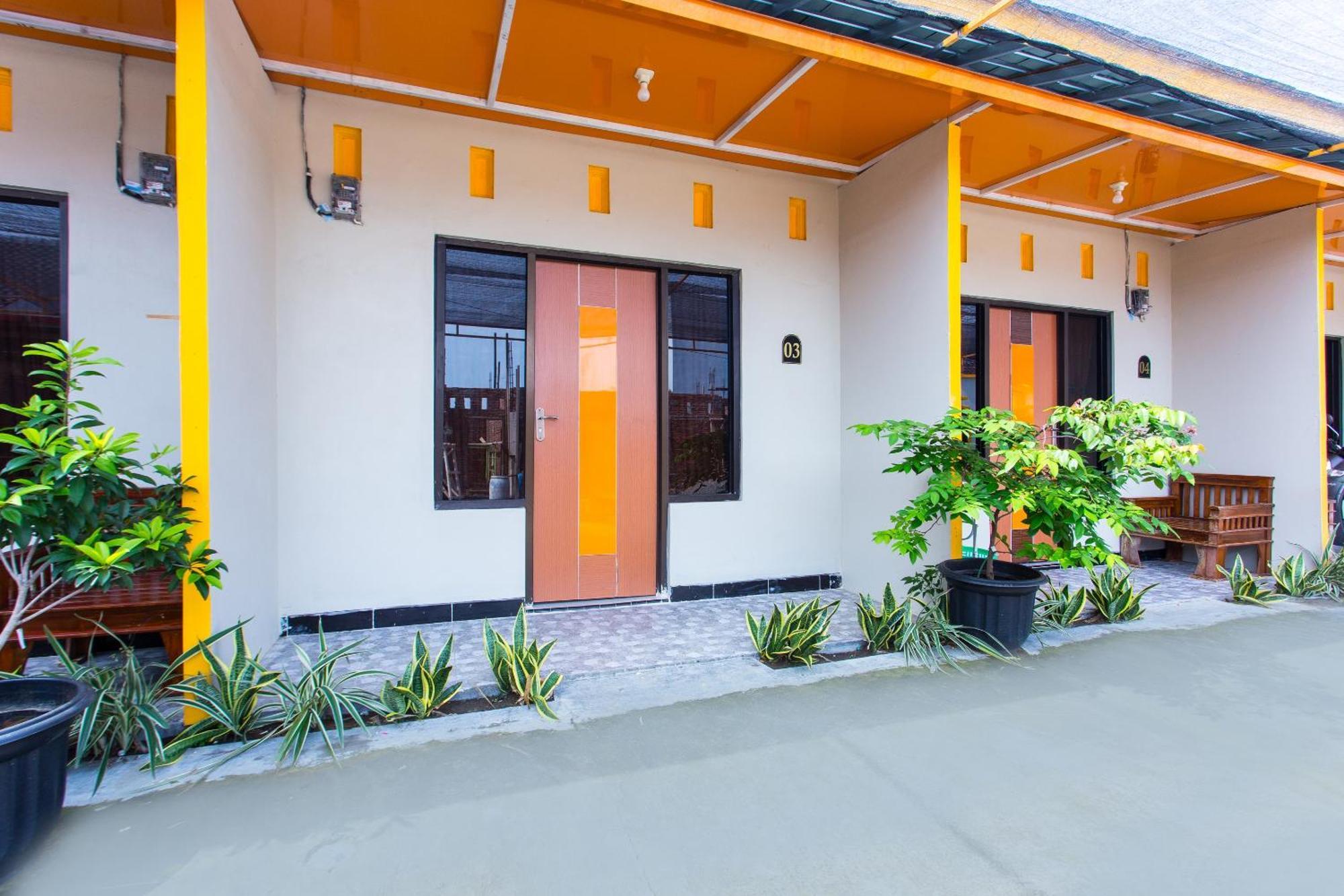 Griya Annisa Hotel Tegal  Buitenkant foto